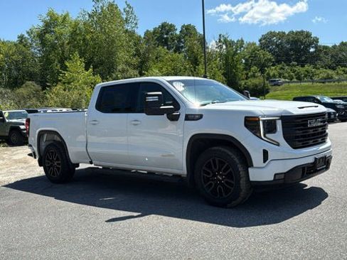 Used 2022 GMC Sierra 1500 Elevation w/ LPO, Elevation Black Package AWD/4WD image 2