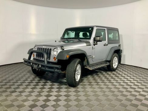 Used 2013 Jeep Wrangler Sport AWD/4WD image 7