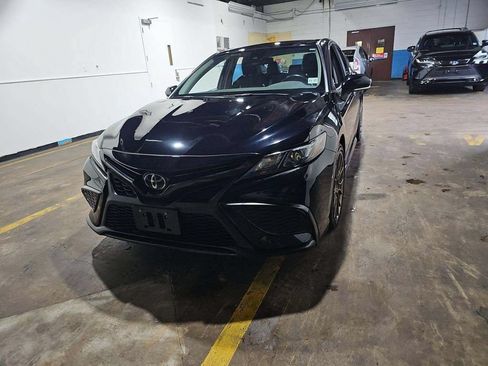 Used 2023 Toyota Camry SE AWD/4WD image 1