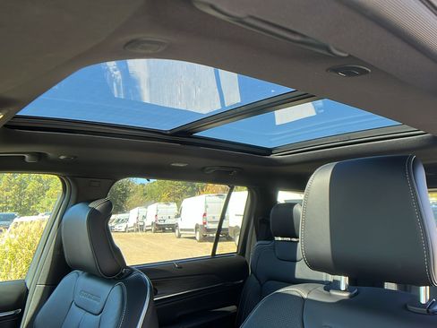 New 2025 Jeep Grand Cherokee L Overland w/ Advanced Protech Group III image 18