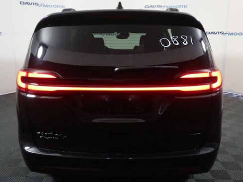 New 2026 Chrysler Pacifica Limited w/ S Appearance Package image 7