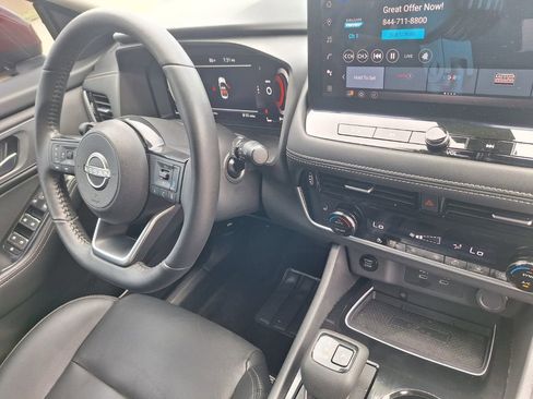Used 2024 Nissan Rogue SL FWD image 31