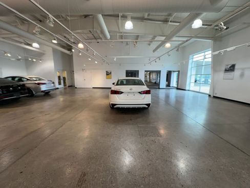 Used 2025 Nissan Altima 2.5 SV FWD image 16