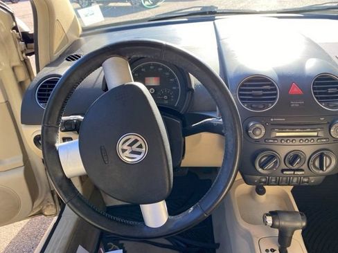 Used 2009 Volkswagen Beetle Coupe image 21