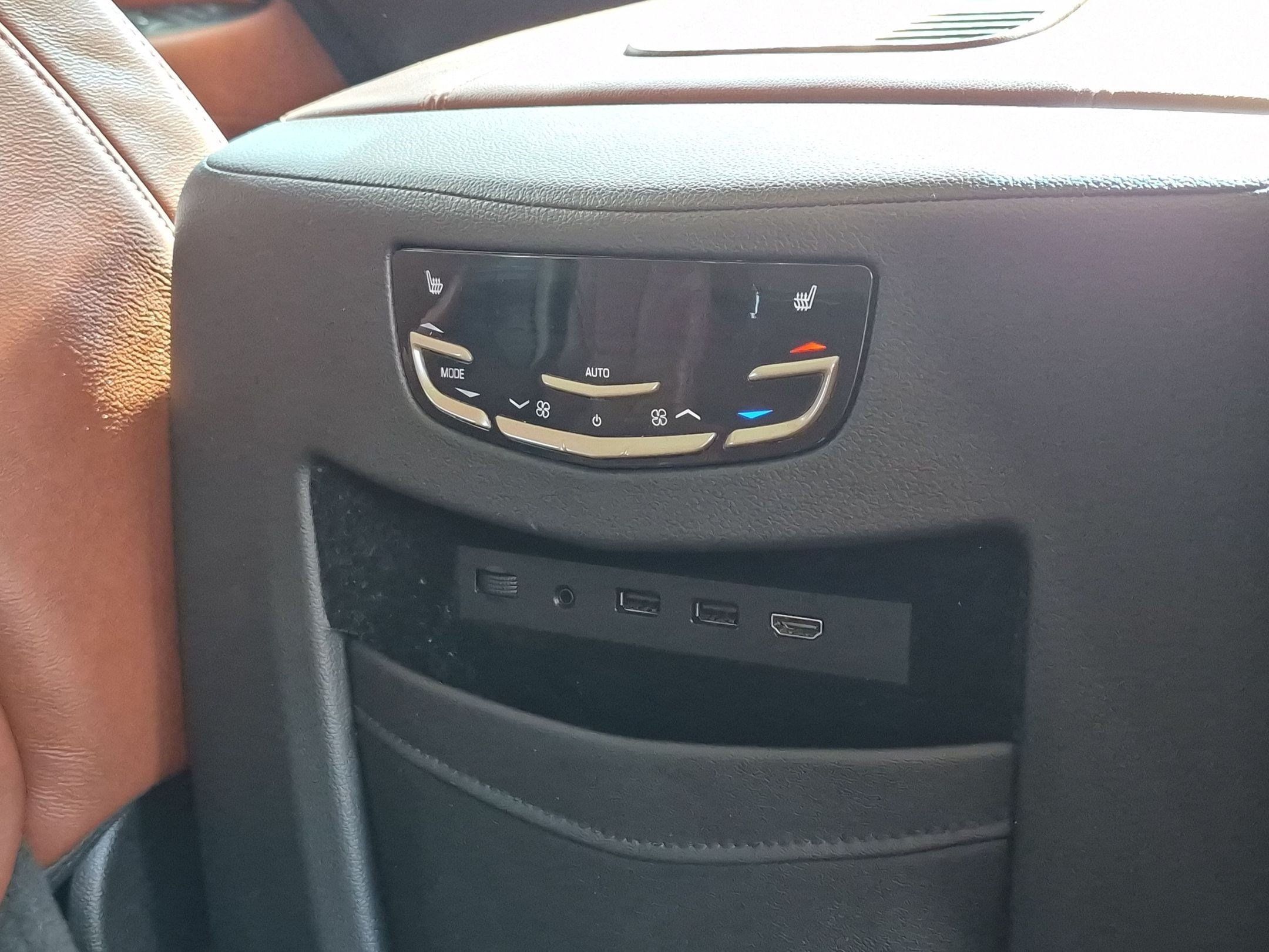 Used 2019 Cadillac Escalade ESV Premium Luxury AWD/4WD image 28