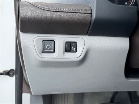 Used 2023 GMC Acadia SLT image 18