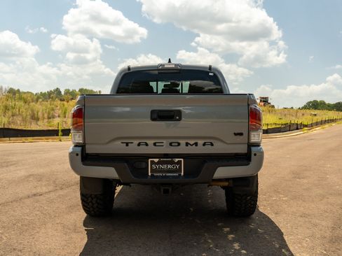 Used 2020 Toyota Tacoma TRD Sport w/ Technology Package RWD image 7