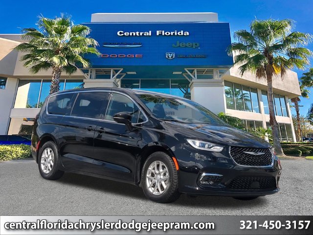 Used 2025 Chrysler Pacifica Select FWD image 1