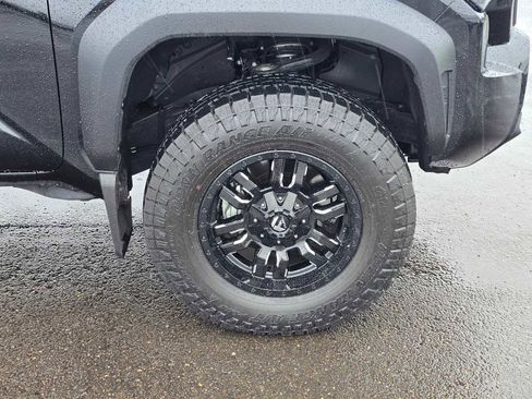 Certified 2025 Toyota Tacoma TRD Off-Road AWD/4WD image 11