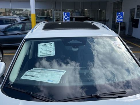 New 2026 Volkswagen Tiguan SE image 2