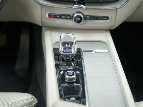 Certified 2023 Volvo XC60 B6 Ultimate w/ Protection Package Premier AWD/4WD image 30