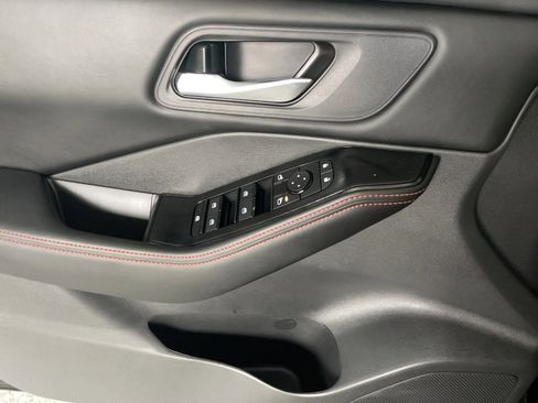 Used 2025 Nissan Rogue SV image 10