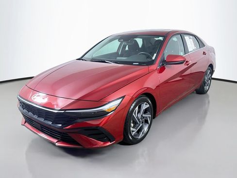 Used 2025 Hyundai Elantra SEL FWD image 3