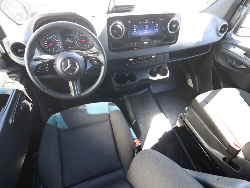 Used 2025 Mercedes-Benz Sprinter 2500 image 9
