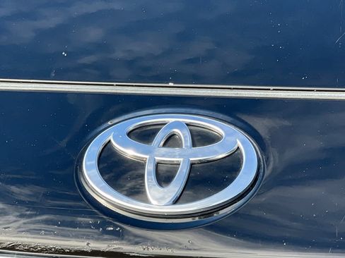 Used 2023 Toyota bZ4X FWD image 16