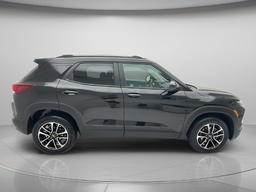 Used 2025 Chevrolet TrailBlazer LT AWD/4WD image 6