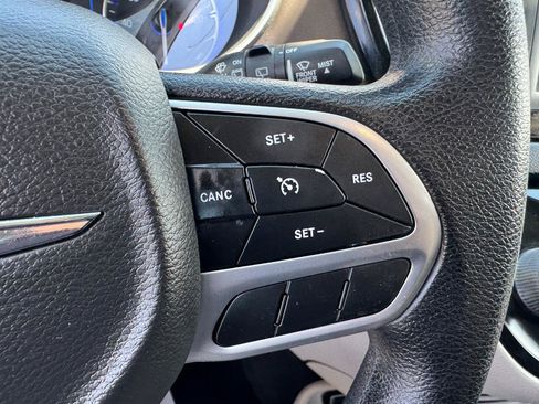 Used 2021 Chrysler Voyager Lxi FWD image 37