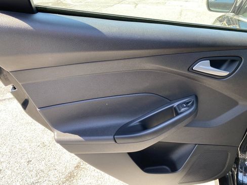 Used 2015 Ford Focus SE w/ SE Sport Package FWD image 12