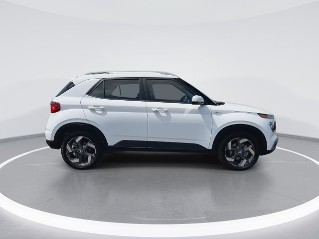 Used 2026 Hyundai Venue SEL FWD image 9