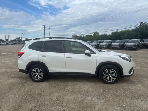 Used 2023 Subaru Forester Premium AWD/4WD image 5