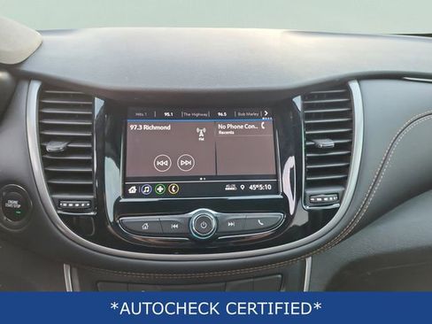 Used 2020 Chevrolet Trax LT w/ LT Convenience Package image 3