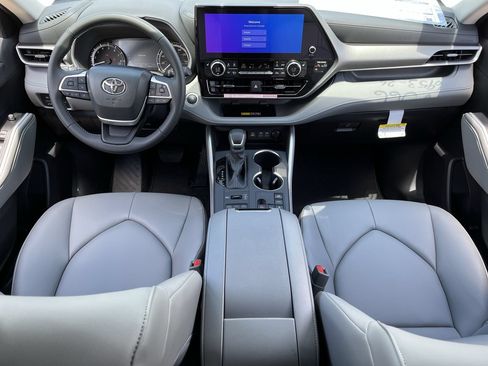 New 2026 Toyota Highlander XLE AWD/4WD image 9