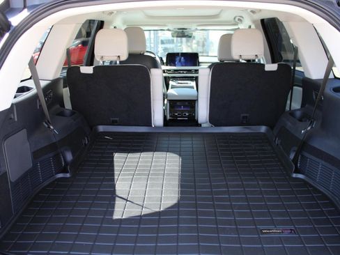 Used 2025 Lincoln Aviator 2WD image 7