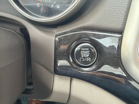 Used 2011 Jeep Grand Cherokee Laredo AWD/4WD image 17