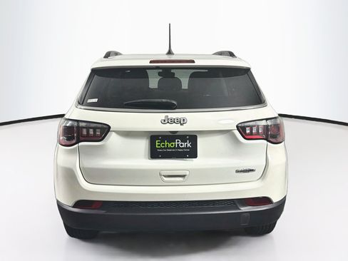 Used 2021 Jeep Compass Latitude FWD image 7