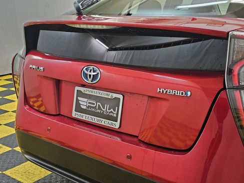 Used 2018 Toyota Prius Three image 13