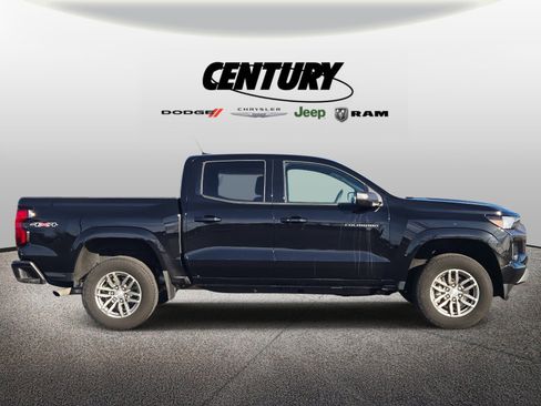 Used 2023 Chevrolet Colorado LT w/ LT Convenience Package II image 2