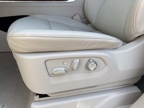 New 2026 Cadillac Escalade Platinum Luxury w/ LPO, Radiant Package AWD/4WD image 22