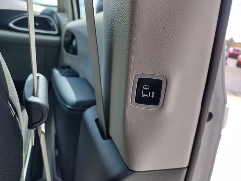 Used 2024 Chrysler Voyager LX image 19