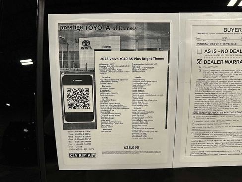 Used 2023 Volvo XC40 B5 Plus image 13