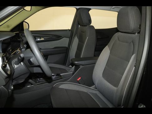 Used 2025 Chevrolet TrailBlazer LT AWD/4WD image 14