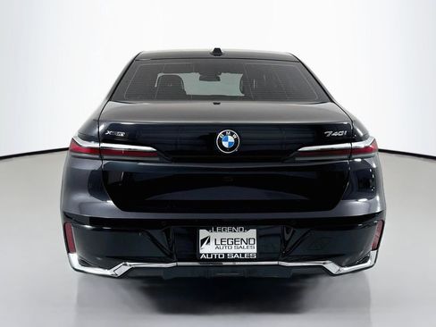 Used 2025 BMW 740i xDrive AWD/4WD image 5