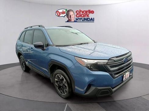 Used 2025 Subaru Forester AWD/4WD image 4