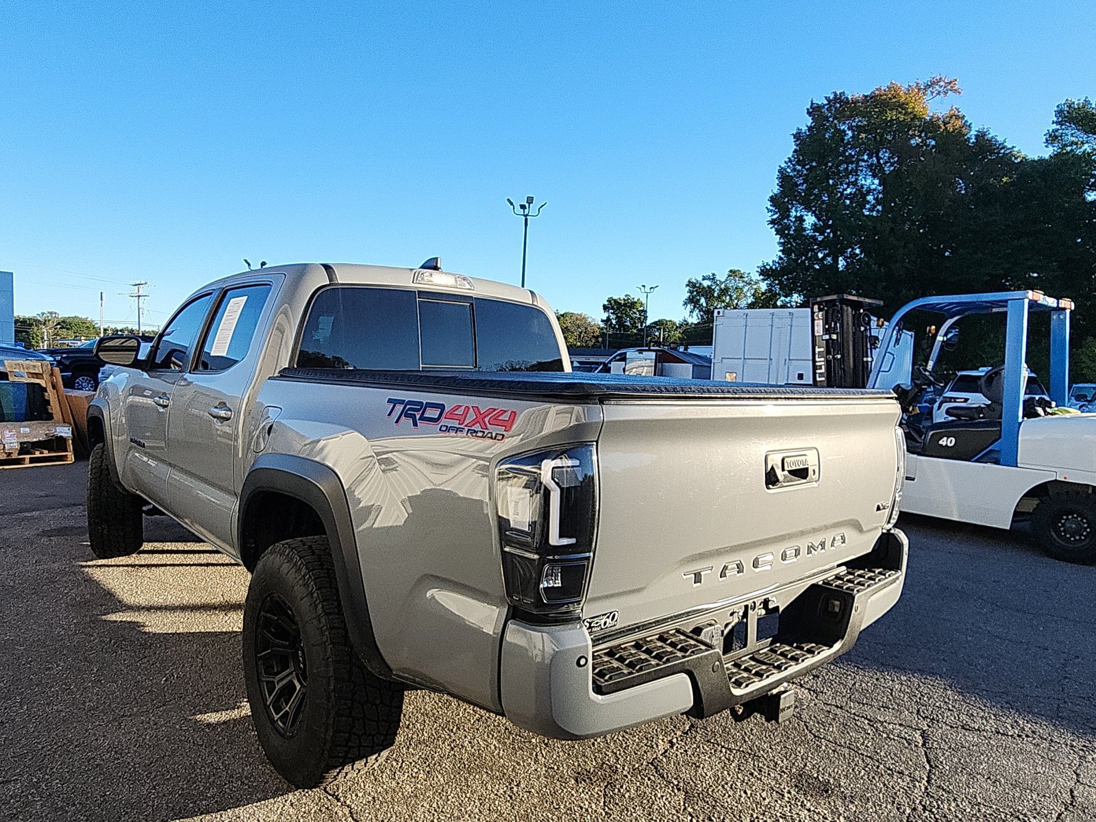 Used 2021 Toyota Tacoma TRD Off-Road w/ Technology Package AWD/4WD image 3