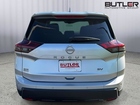 Used 2024 Nissan Rogue SV FWD image 5