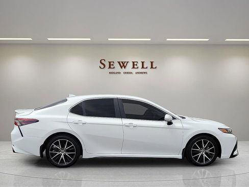 Used 2024 Toyota Camry SE w/ Convenience Package FWD image 6