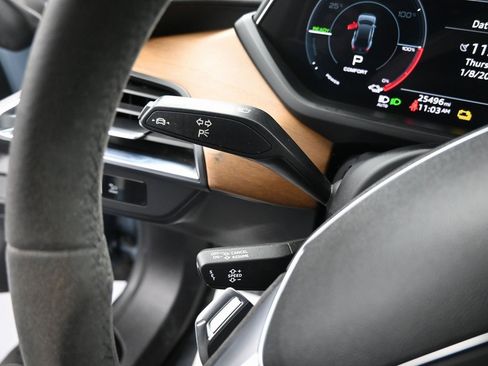 Used 2022 Audi e-tron GT Premium Plus image 18