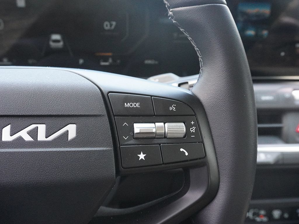 Certified 2025 Kia K4 EX FWD image 40