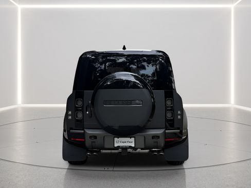 Certified 2025 Land Rover Defender 90 V8 AWD/4WD image 4