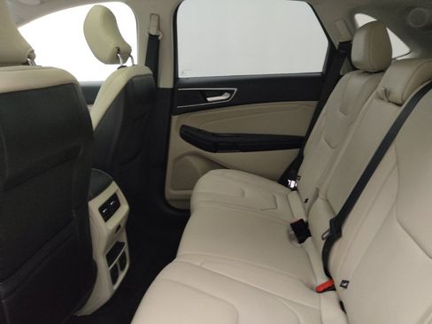 Used 2015 Ford Edge Titanium w/ Equipment Group 302A AWD/4WD image 18