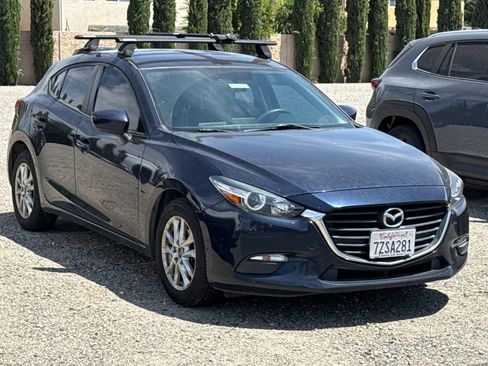 Used 2017 MAZDA MAZDA3 Sport FWD image 2