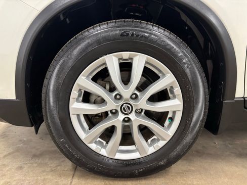 Used 2020 Nissan Rogue SV FWD image 9