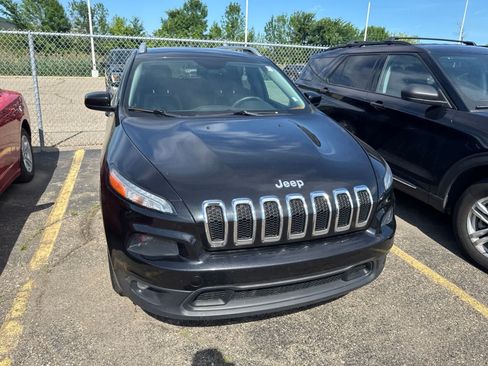 Used 2014 Jeep Cherokee Latitude w/ Comfort/Convenience Group FWD image 5