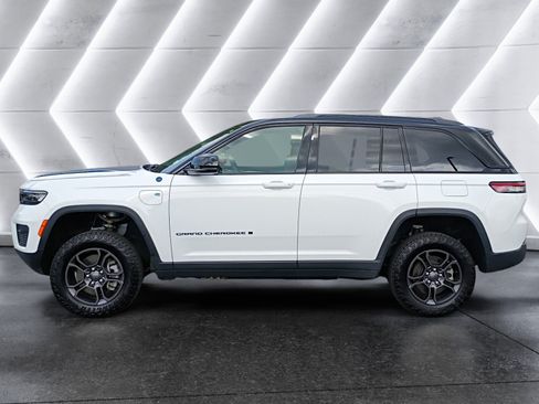 Used 2024 Jeep Grand Cherokee Trailhawk AWD/4WD image 3