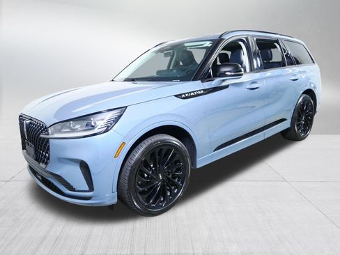 Used 2026 Lincoln Aviator Reserve AWD/4WD image 3