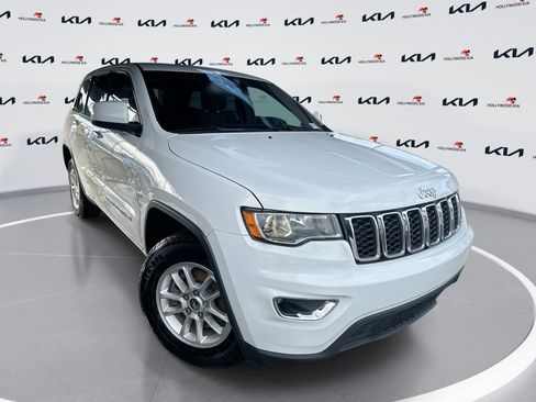 Used 2019 Jeep Grand Cherokee Laredo image 1